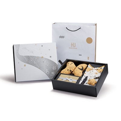 KUKU PLUS 十二星座包巾禮盒